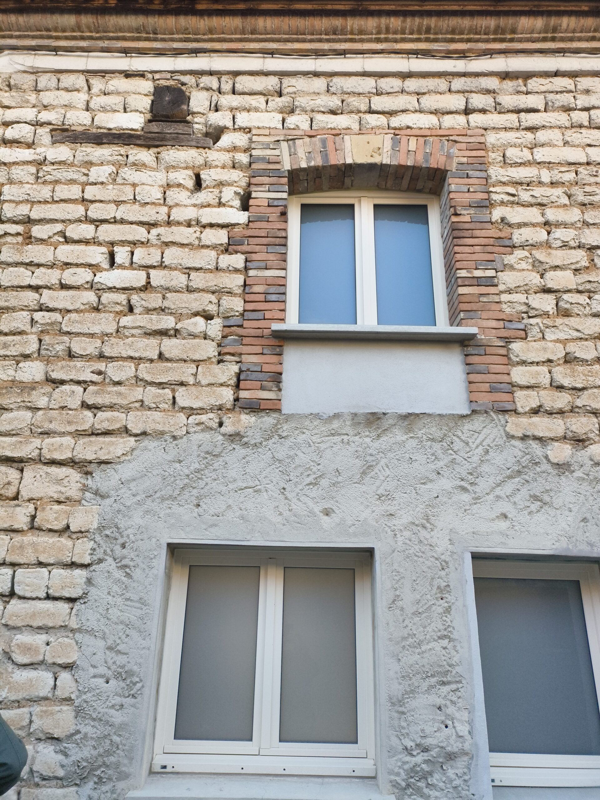 façade de blocs de terre crue en champagne modifiée